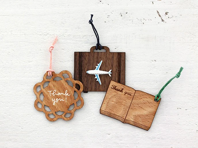 Etykietki prezentowe Midori PCM Wood Tag Card Walizka - Image 3